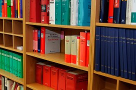 bookcase-335850__180